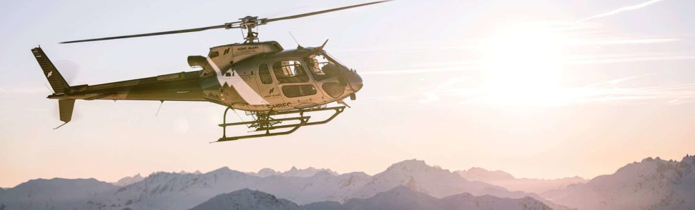 Helicoptere alpe d'huez en vol