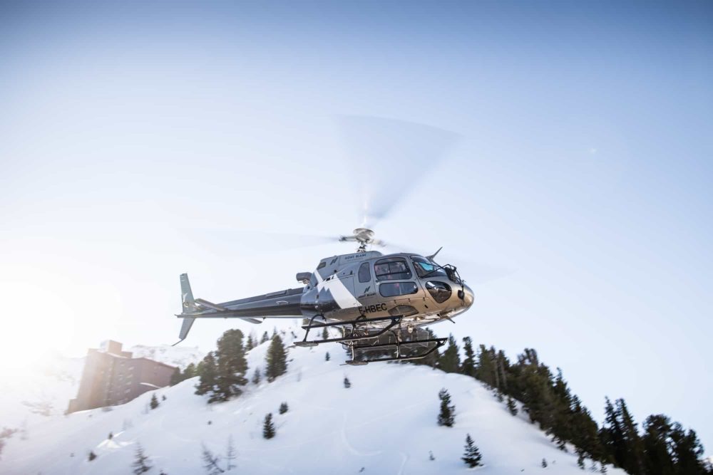 Helicoptere en vol val d'isère montagne