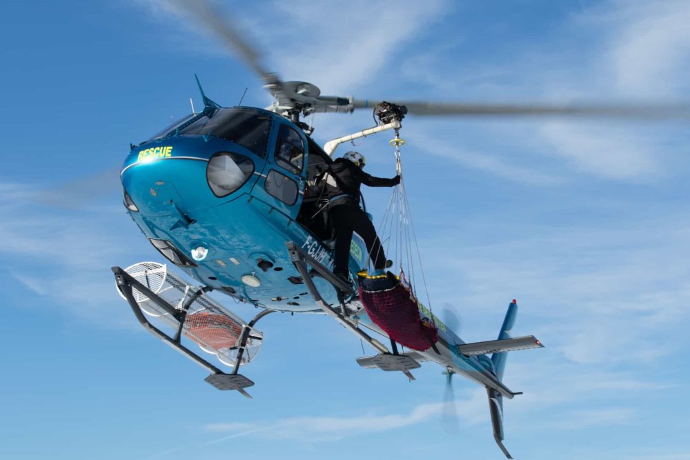 Helicoptere avoriaz en vol secours montatgne