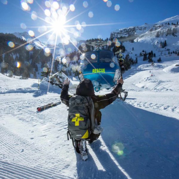 Hélicoptère Avoriaz secours en montagne
